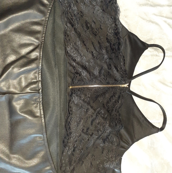 Clothes - Picture 4 of 4